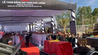 Toàn cảnh lễ đón linh cữu nguyên Chủ tịch nước Trần Đức Lương về an táng tại quê nhà Phổ Khánh