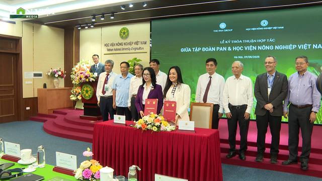Hơn 100 nhà khoa học chia sẻ về đổi mới công nghệ chọn tạo giống cây trồng loading=