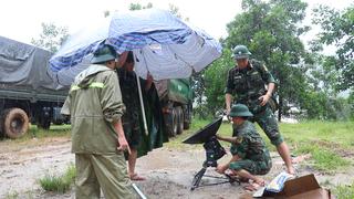 Dầm mưa, vượt lũ, “bắt” sóng: Lính thông tin 575 bảo đảm liên lạc chỉ huy tại xã miền núi Đà Nẵng