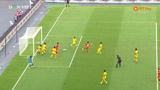 Minh Phúc đệm bóng nâng tỷ số 2-0 cho U22 Việt Nam sau pha solo của Đình Bắc