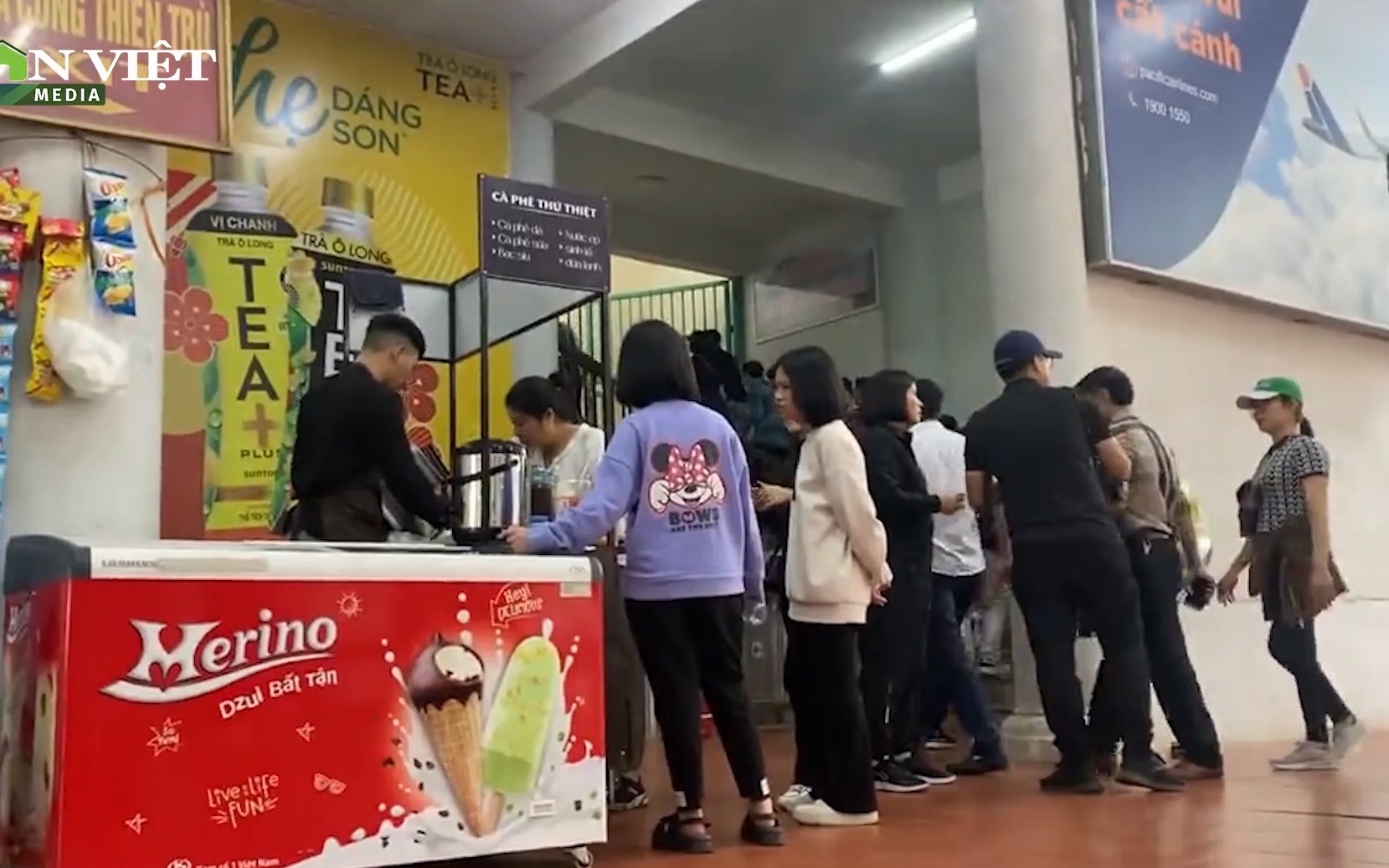 Gian dối trước cửa chùa: Bán lối “đi chui” lên cáp treo ở chùa Hương (Video kỳ 1)