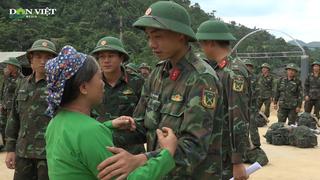 Xúc động cảnh người dân Làng Nủ chia tay lực lượng quân đội sau 15 ngày tìm kiếm nạn nhân mất tích