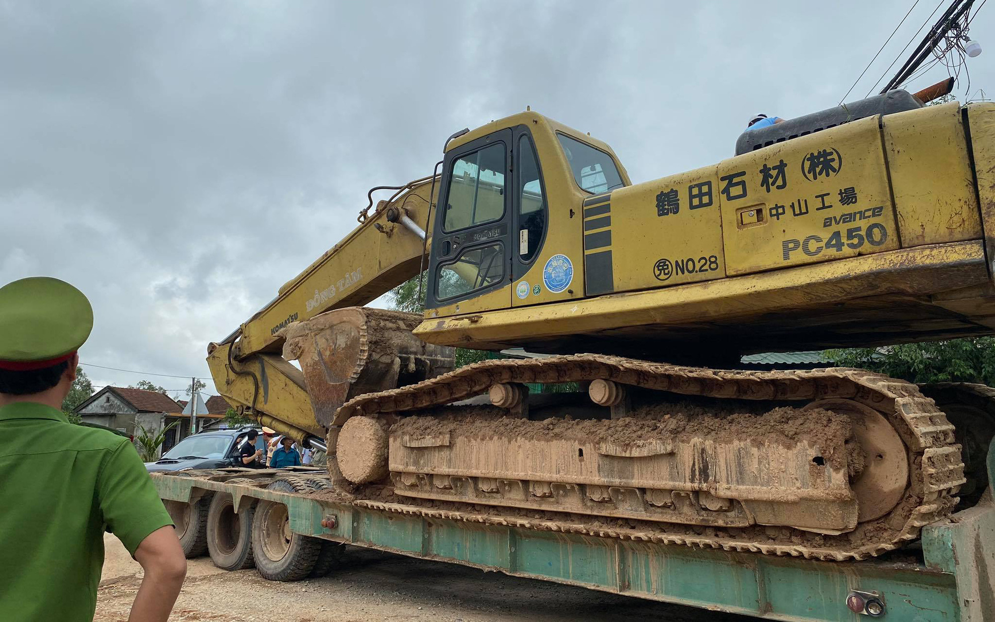 Sạt lở thủy điện Rào Trăng3: Huy động nhiều thiết bị cơ giới hạng nặng, sẵn sàng cho việc tìm kiếm, cứu nạn xuyên đêm