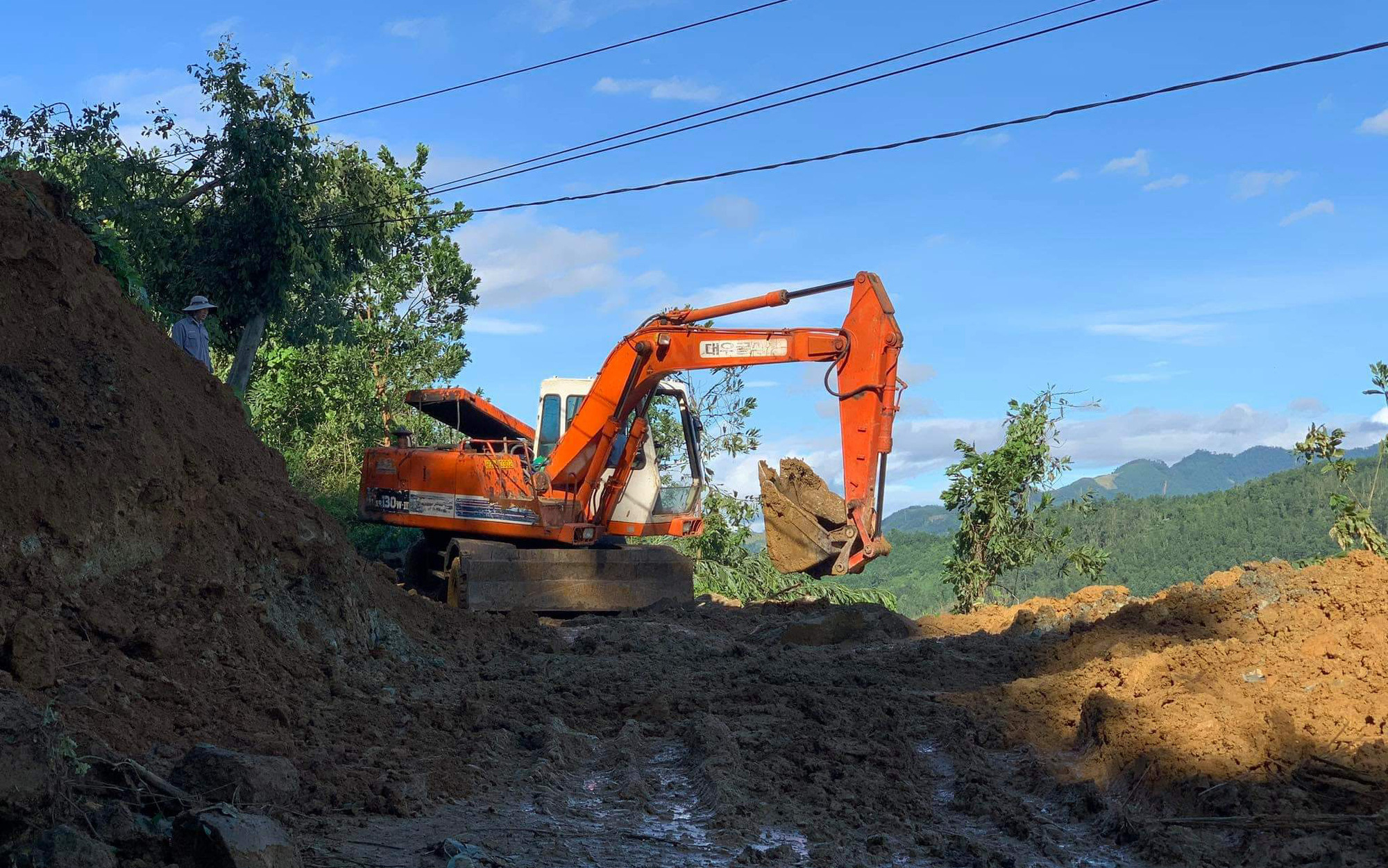 Hàng nghìn chiến sĩ công binh tiến vào hiện trường vụ sạt lở Nam Trà My