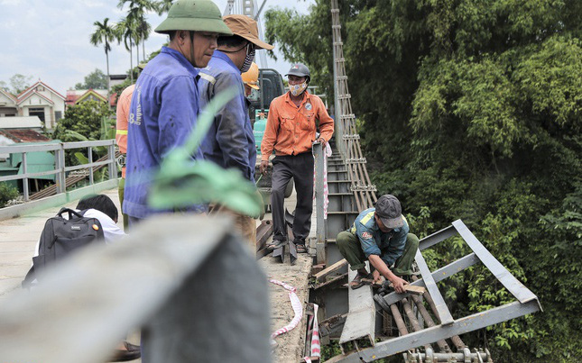 Đề xuất xây cầu mới sau vụ ôtô va xe máy rơi xuống sông, 5 người tử vong