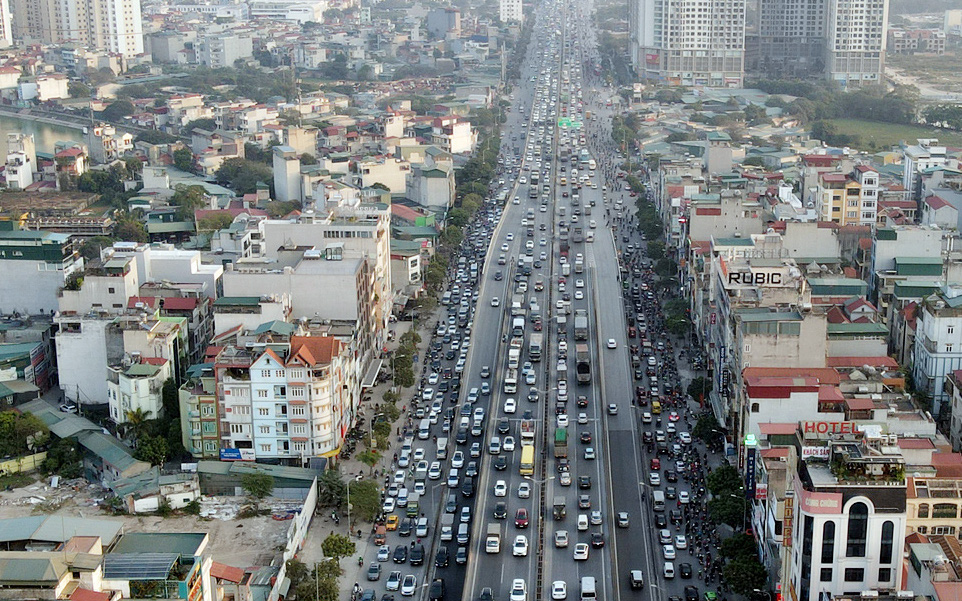 Cửa ngõ Thủ đô đông nghịt người về quê ăn Tết Dương lịch 2021