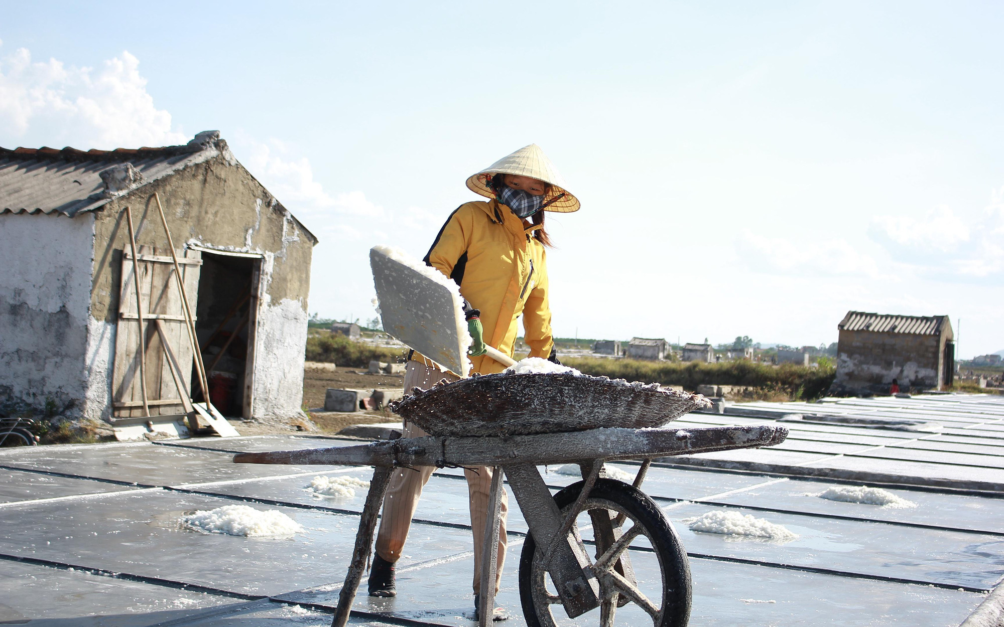 Diêm dân mưu sinh dưới "chảo lửa" miền Trung