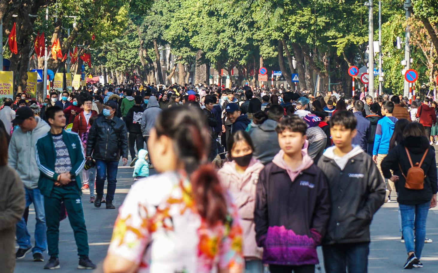 Các khu vui chơi ở Hà Nội đông nghịt người dịp Tết Dương lịch 2021