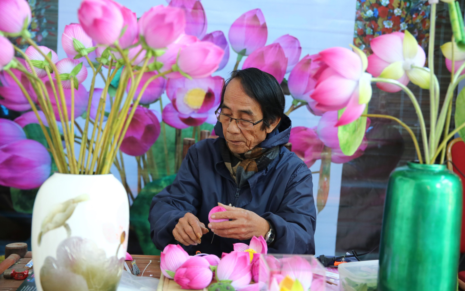 Những cánh hoa sắc màu ở làng hoa giấy 300 năm tuổi