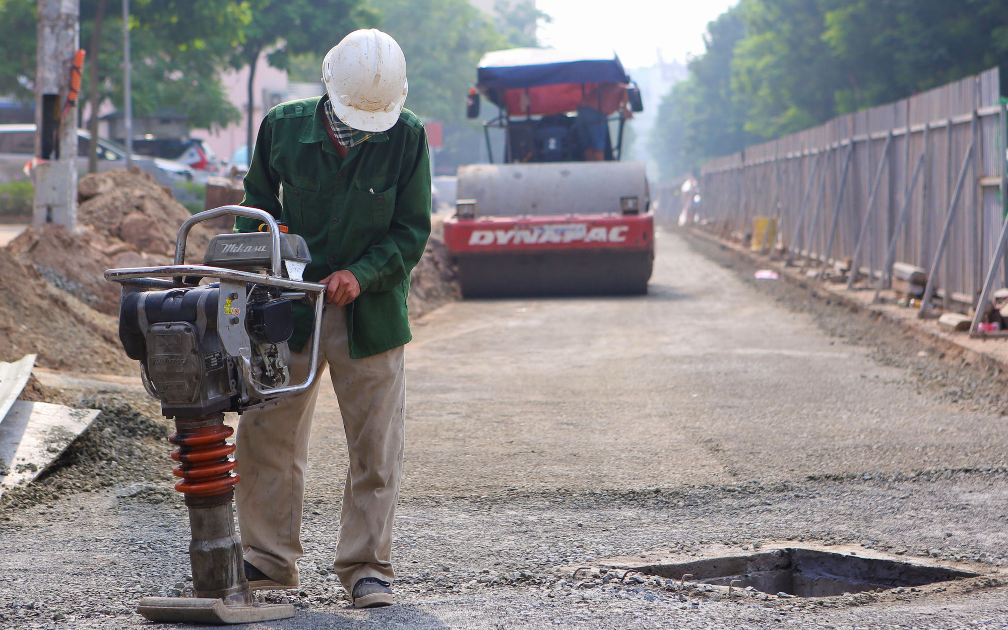 Xén vỉa hè mở rộng đường, giải quyết điểm đen ùn tắc của Hà Nội