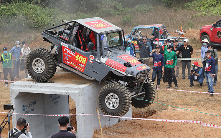 Mãn nhãn những màn đua tài "offroad" cực chất của những chiến xa