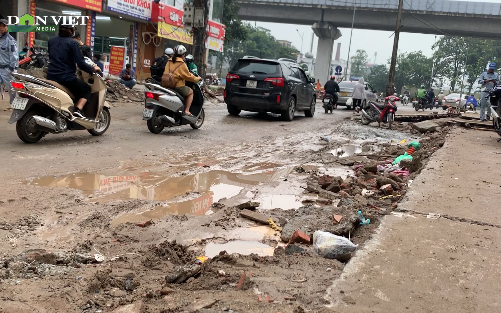 Video: Tuyến đường chỉ hơn 400m thành cơn "ác mộng" giữa lòng Hà Nội