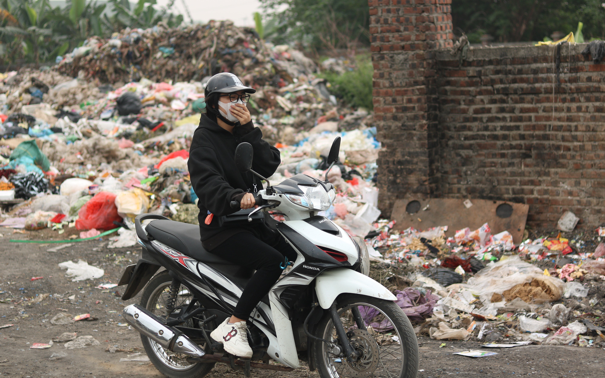 Cận cảnh tình trạng ô nhiễm khủng khiếp tại Hoài Đức, Hà Nội