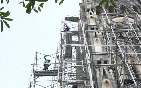 Một phần nhà thờ Lớn Hà Nội "khoác áo mới" sau khi được tu bổ