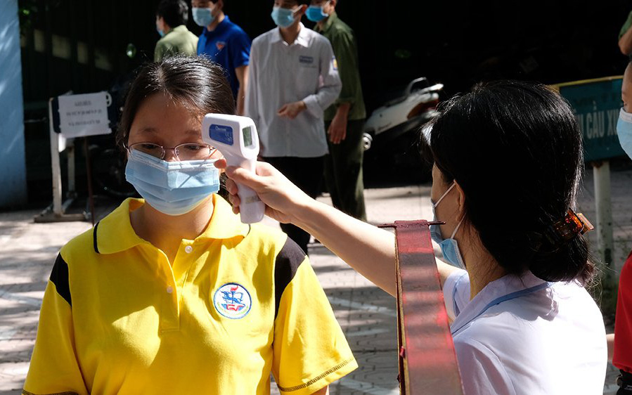 Video: Đây là cách xử lý tình huống nhanh khi có thí sinh ho, sốt dự thi tốt nghiệp THPT 