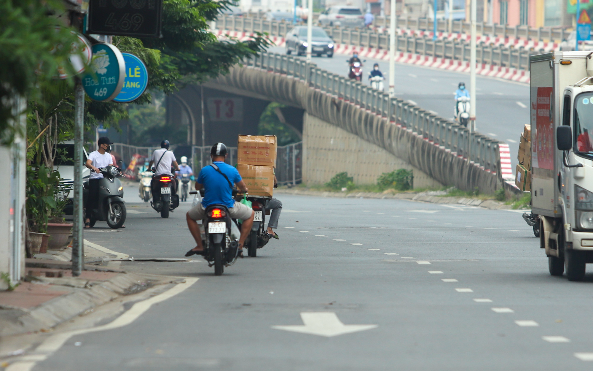 Hà Nội: Thi nhau đi ngược chiều từ "vùng xanh" sang "vùng đỏ", né chốt kiểm soát