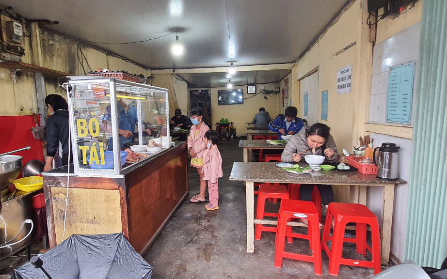 Lâm Đồng: Ngày đầu tiên mở cửa trở lại nhiều dịch vụ, các hàng quán đã tấp nập ngay