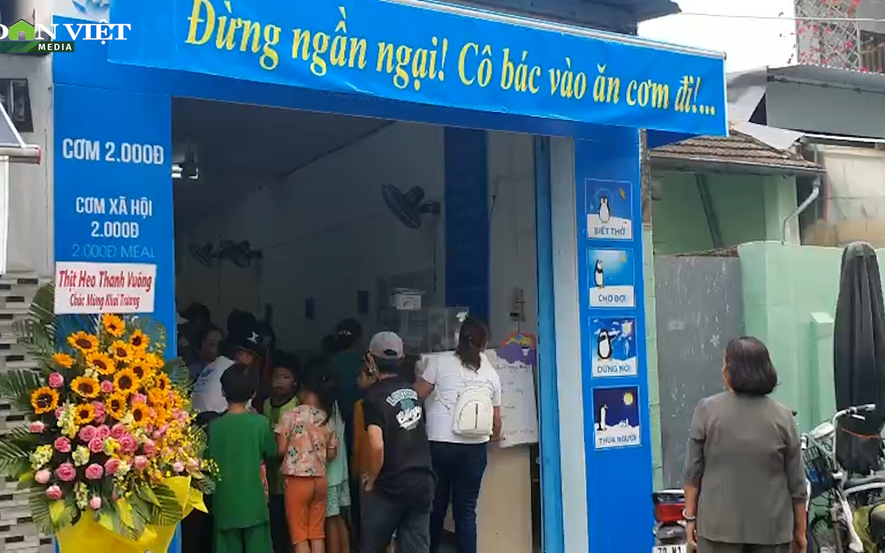 Quán cơm yêu thương giữa lòng thành phố biển