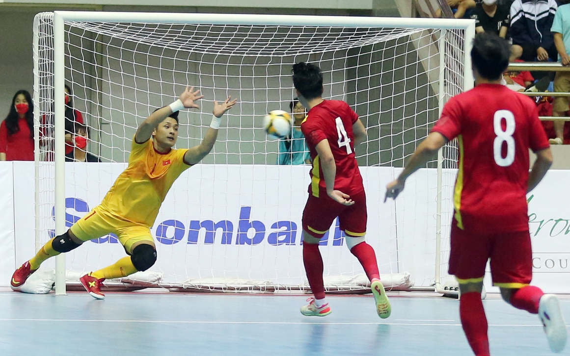 Hồ Văn Ý xuất sắc nhưng futsal Việt Nam vẫn thua Thái Lan tại SEA Games 31