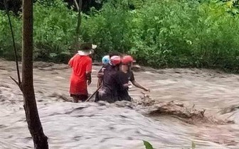 Đã tìm thấy 1 nạn nhân trong vụ 4 người dân bị lũ cuốn trôi ở Cao Bằng