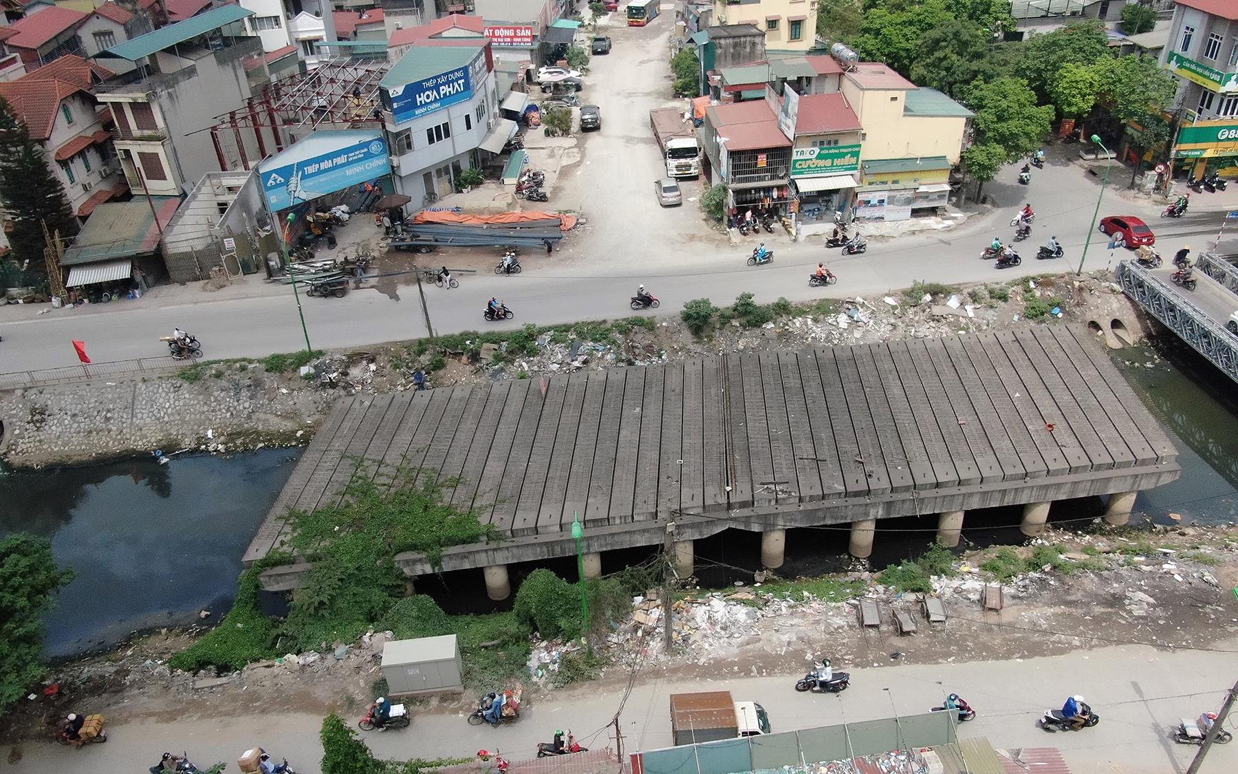 Cây cầu qua sông Lừ bị "lãng quên" 10 năm ở một quận của Hà Nội