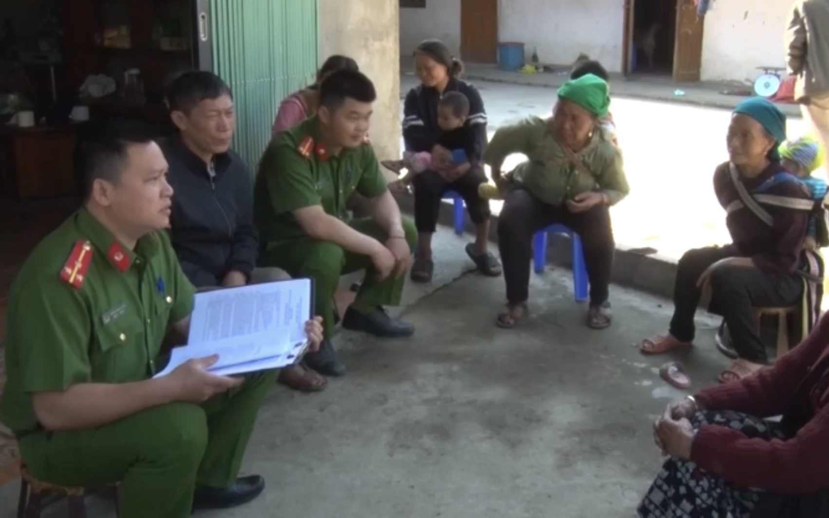 Bám bản, bám dân, Công an Lai Châu ngăn chặn nạn buôn bán người ở huyện biên giới