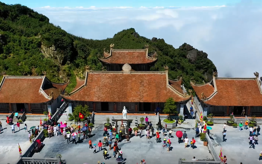 "Choáng ngợp" với vẻ hùng vĩ của khu du lịch tâm linh trên "nóc nhà" Đông Dương