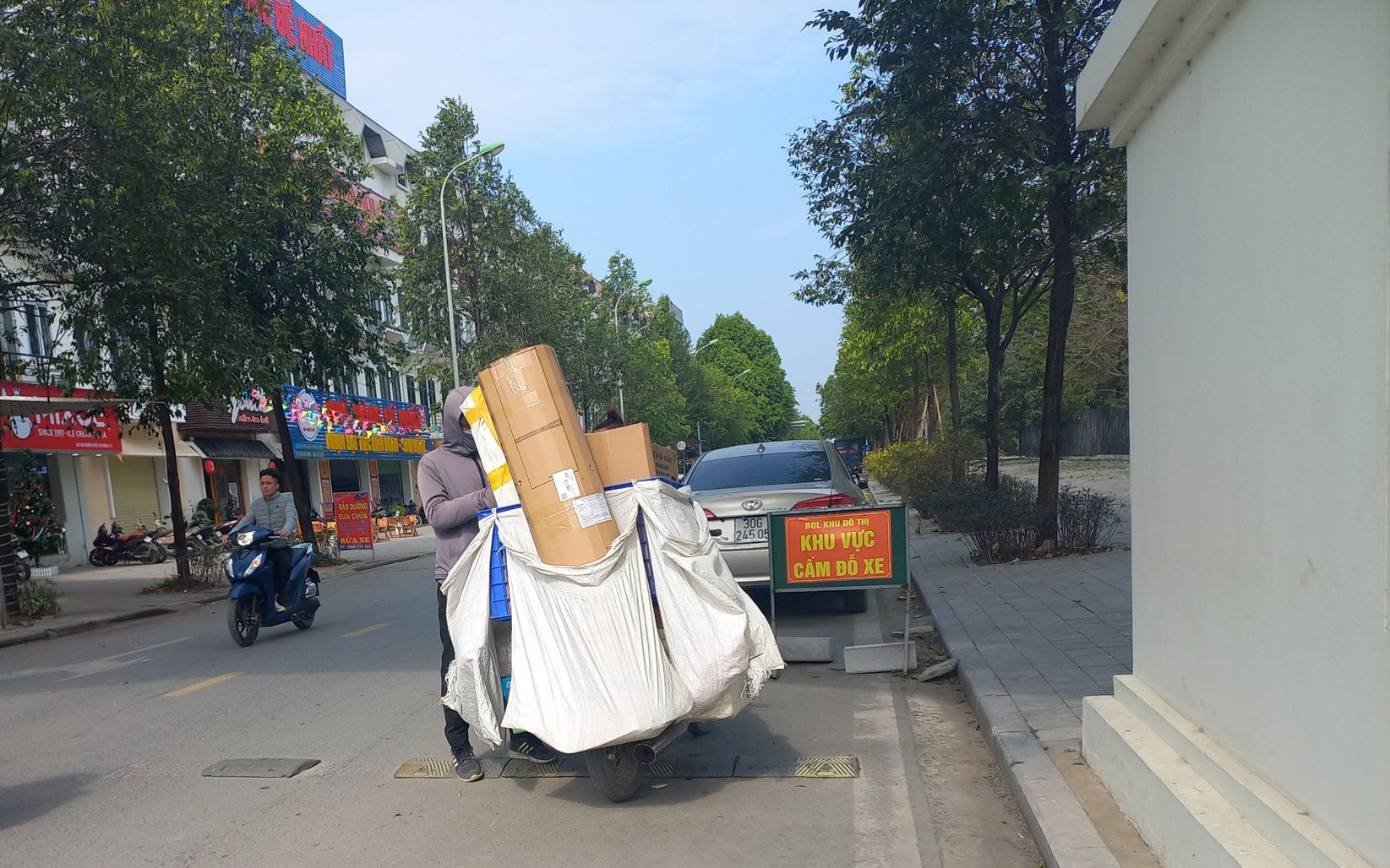 Một số đơn vị bưu chính có đang “tiếp tay” cho các đối tượng buôn bán gỗ quý trái phép? (Video kỳ cuối) 