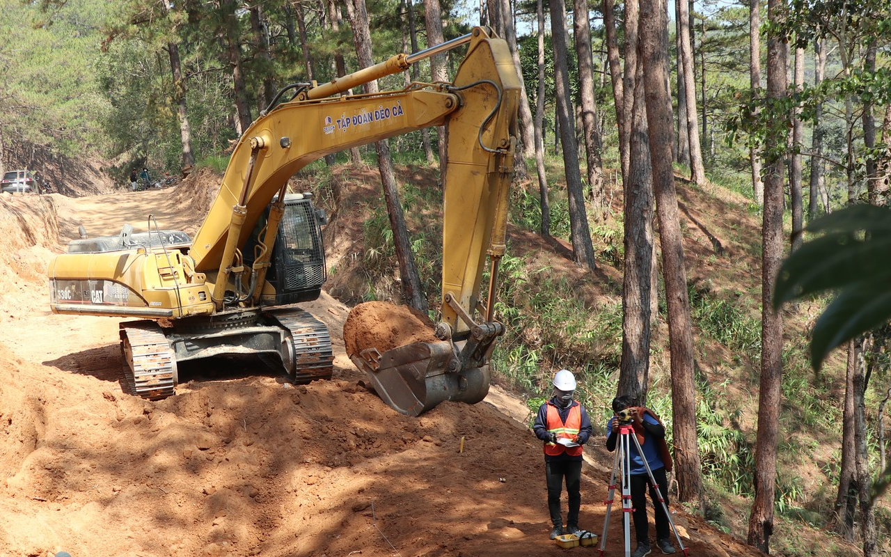 Hàng trăm người nâng cấp, mở rộng đèo Prenn tại Lâm Đồng trị giá 553 tỷ đồng