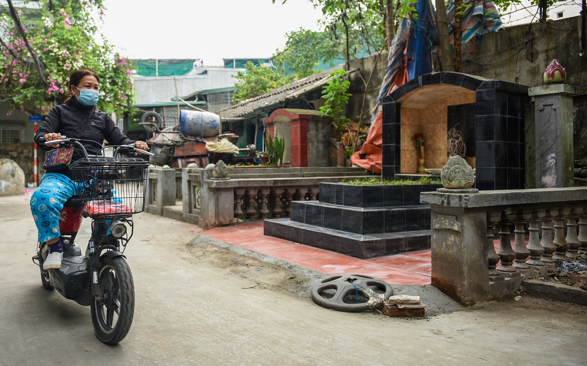 Cuộc sống người dân quanh "phố nghĩa địa" ở trung tâm Thủ đô 