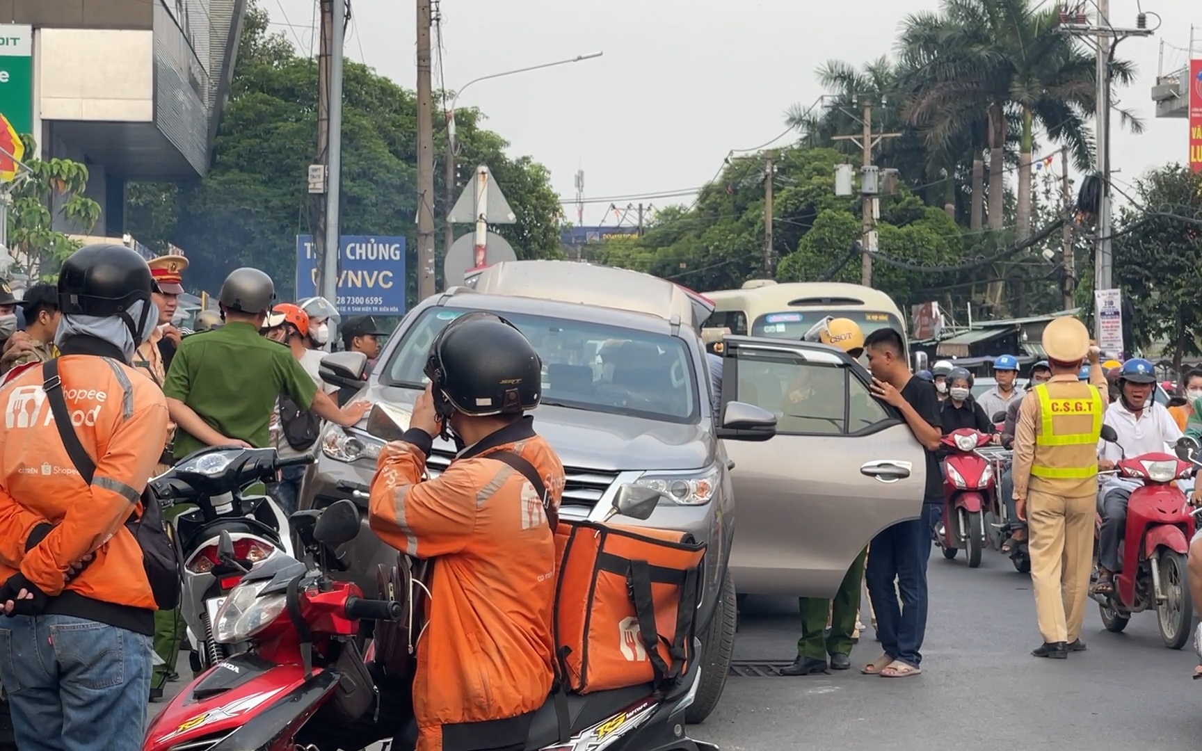 Đồng Nai: Bắt nóng đối tượng truy nã trên phố, phát hiện có ma túy