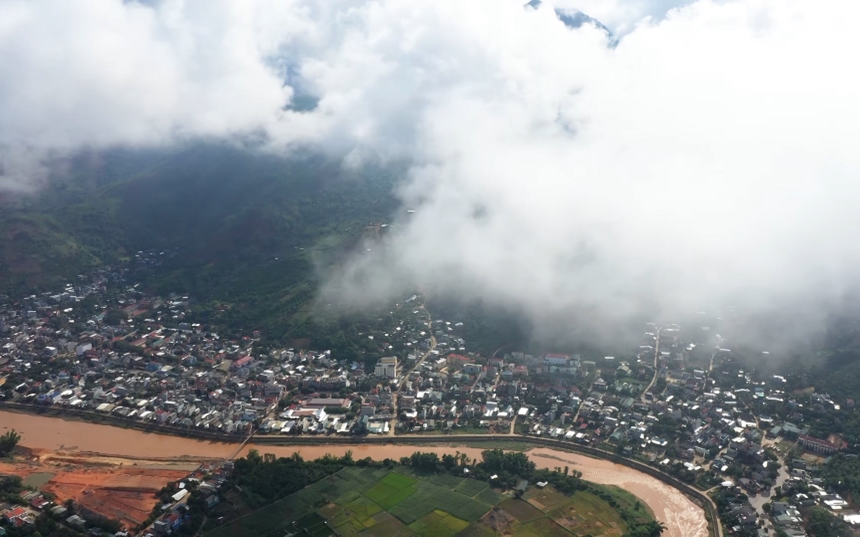 Sơn La: Sông Mã xóa hàng nghìn nhà tạm, giúp dân nghèo yên tâm về chỗ ở, vươn lên thoát nghèo