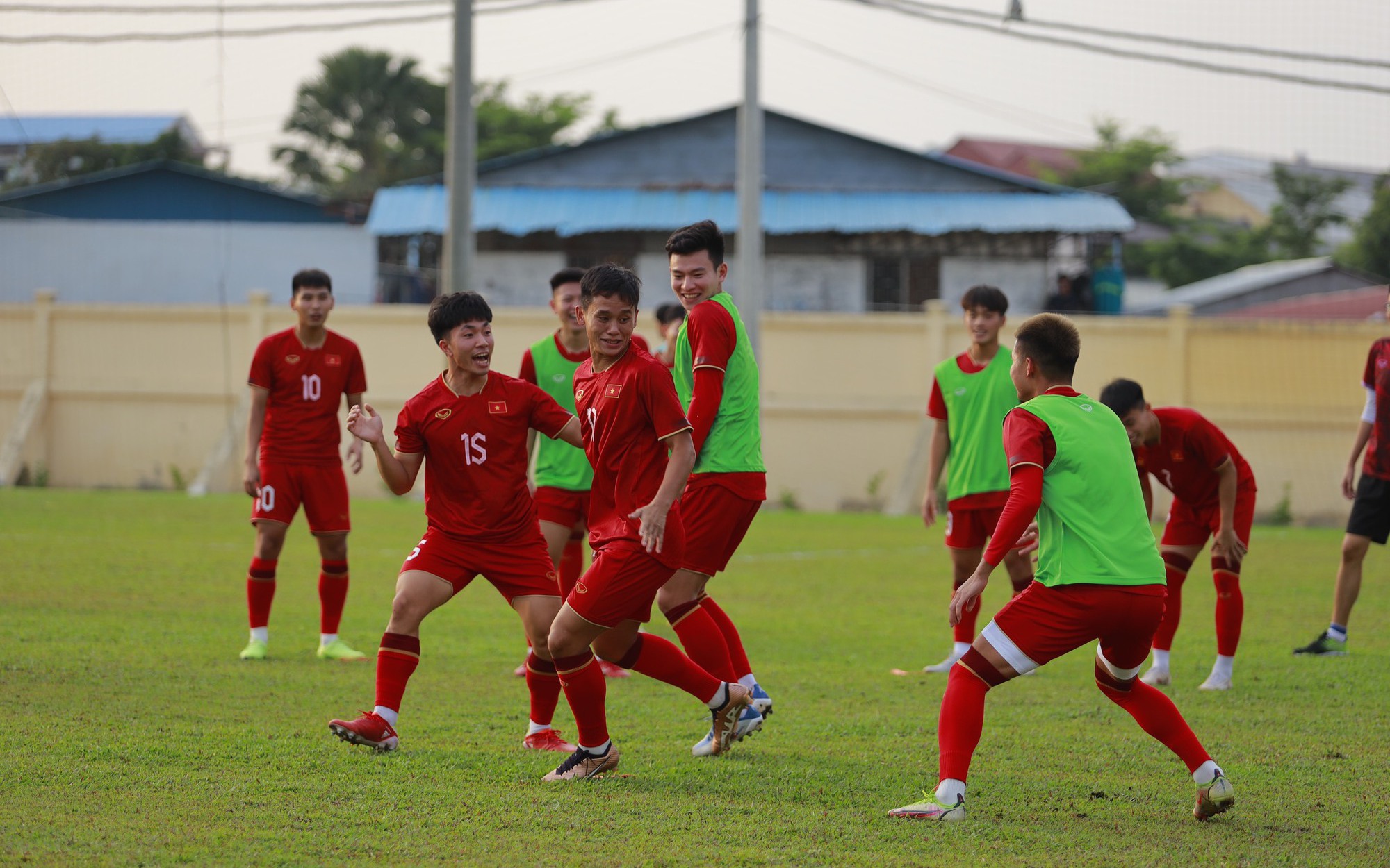 Clip: Tiền đạo U22 Việt Nam tuyên bố không ngán hậu vệ cao to Singapore