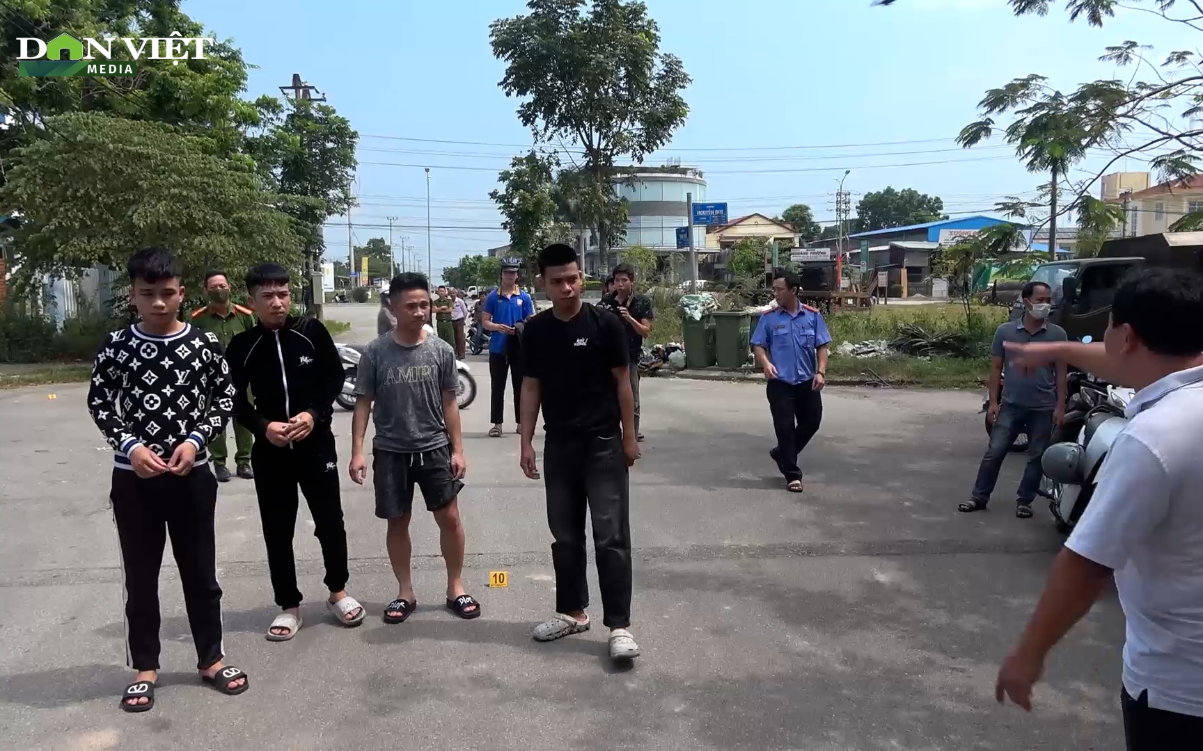Video: Tóm gọn 4 đối tượng hành hung cướp giật táo tợn 2 shipper ở Huế