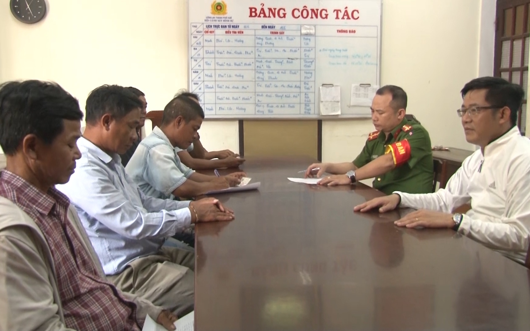 Video: Hàng loạt đối tượng cò mồi, chèo kéo khách du lịch bị Công an Huế truy quét