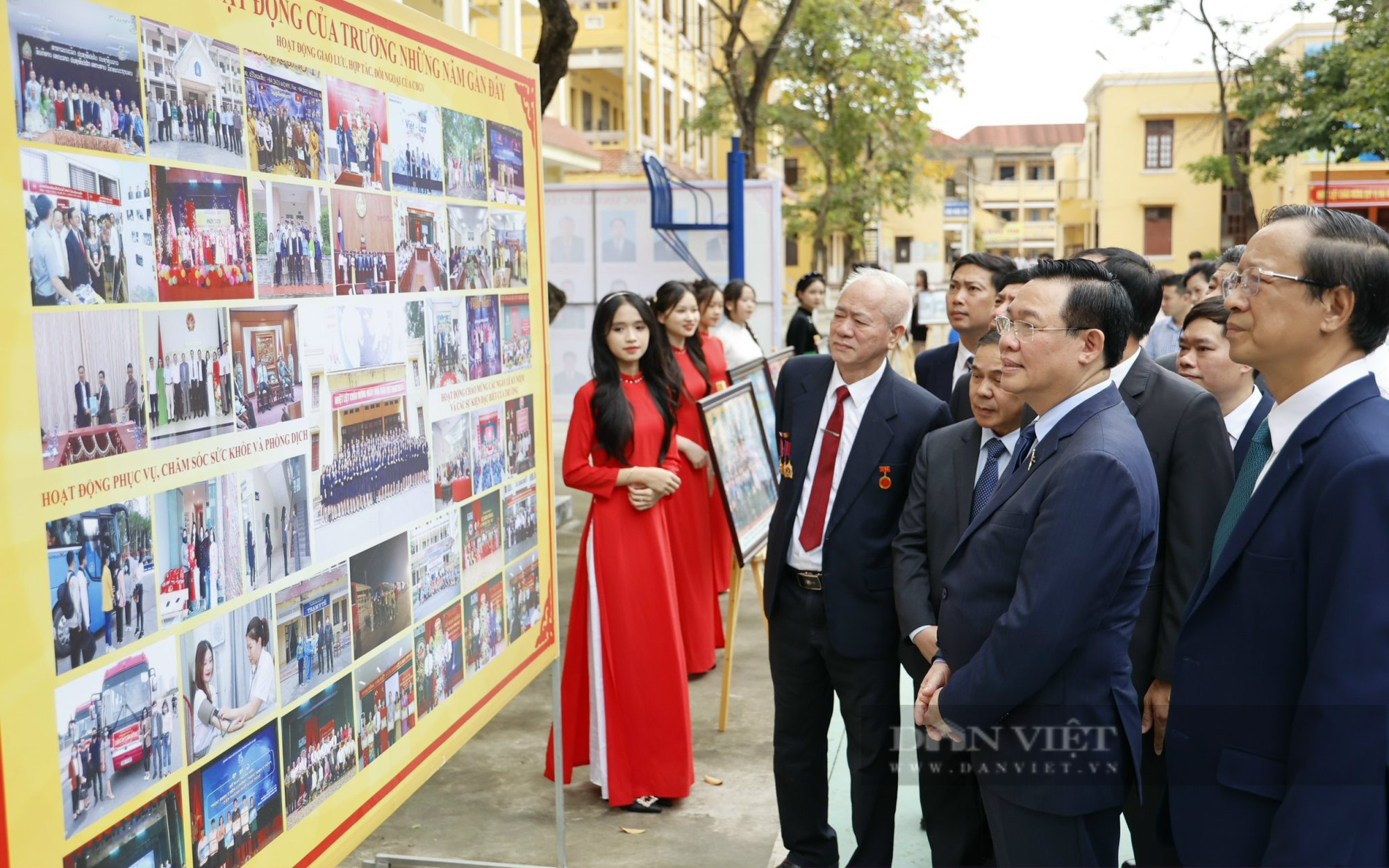 Ảnh ấn tượng tuần: Chủ tịch Quốc hội Vương Đình Huệ dự Lễ khai giảng và quán bún chả Obama