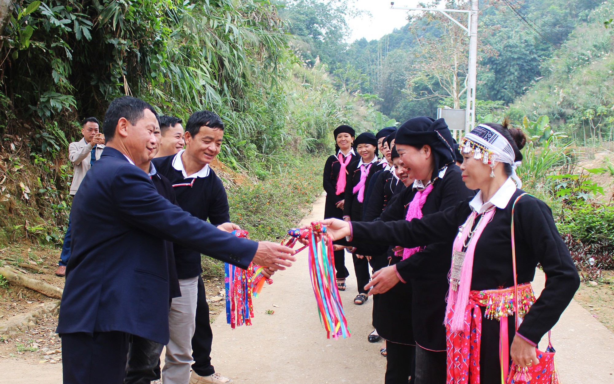 Lễ hội gì của người Dao Tuyển ở Lào Cai, mâm lễ vật buộc phải có thuốc lào và đồng xu?