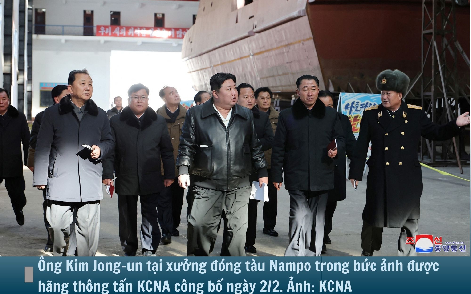 Hình ảnh báo chí 24h: Ông Kim Jong-un kiểm tra xưởng đóng tàu chiến, "chuẩn bị cho xung đột"