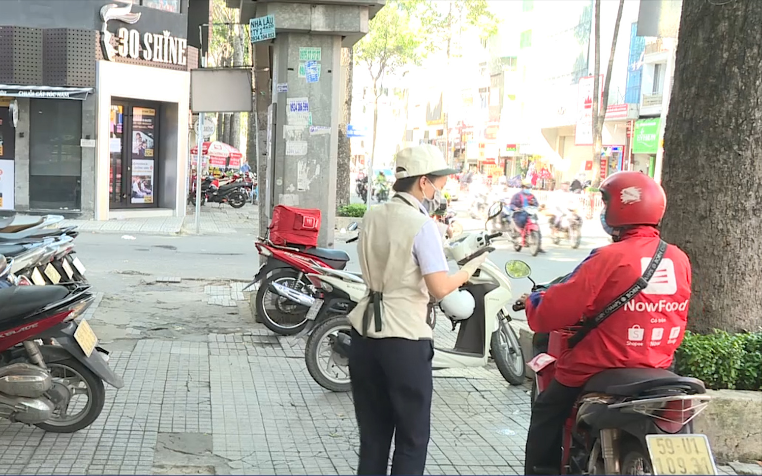 Các shipper phòng dịch mùa Covid-19 như thế nào?