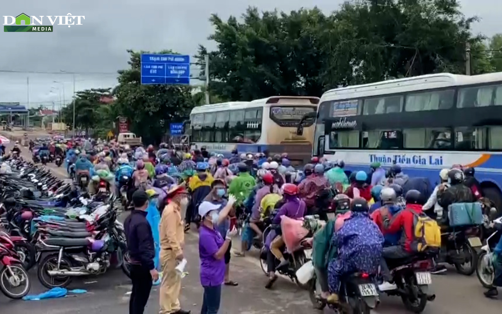 Video: Người dân Tây Nguyên hỗ trợ tiếp sức những người về từ các vùng dịch