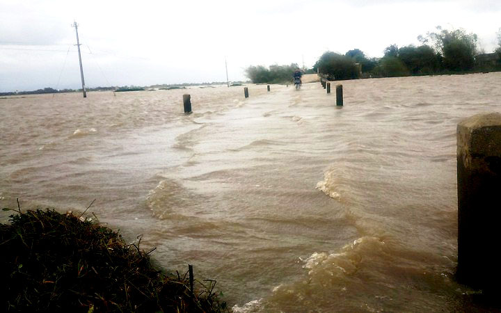 Bão Conson suy yếu thành áp thấp nhiệt đới, gây lũ lớn trên các sông miền Trung và Tây Nguyên 