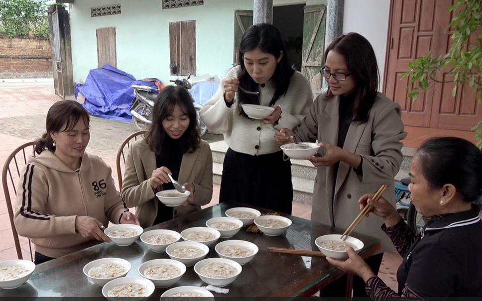 Video: Độc đáo món cháo sát của người dân Ba Vì nấu dịp Tết đến xuân về