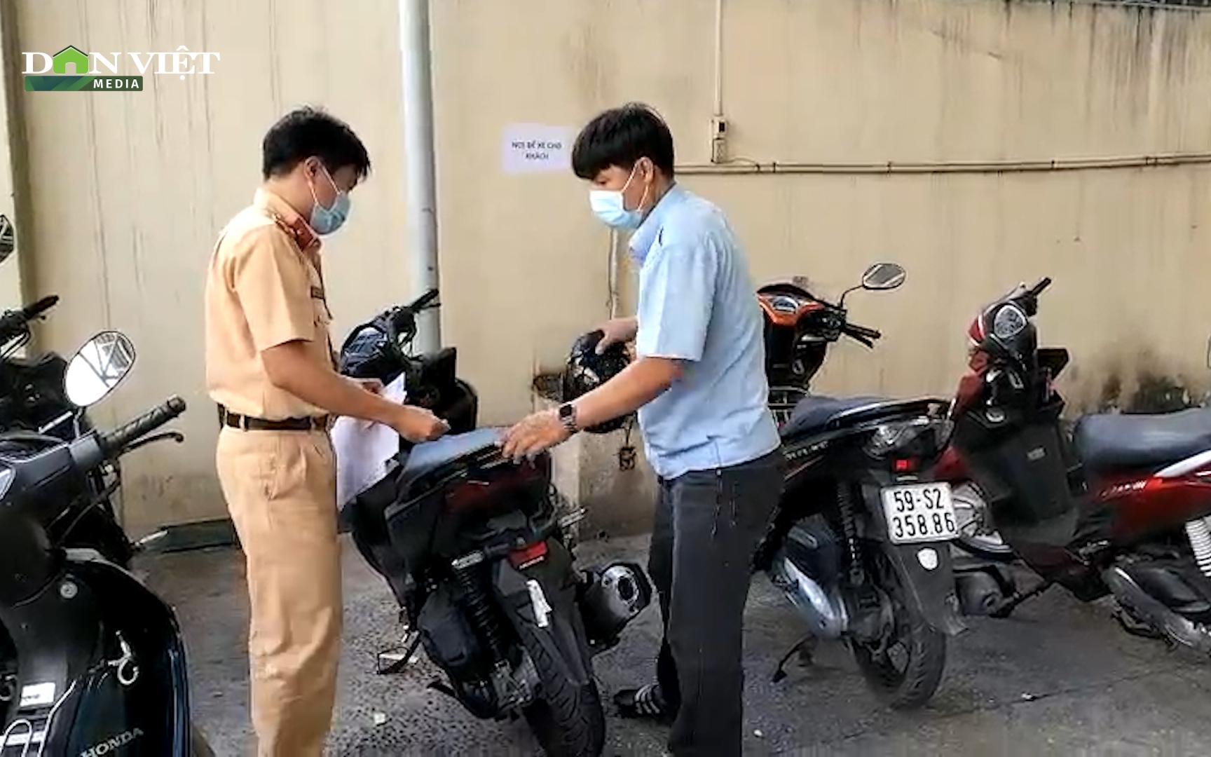 Video: Người dân TP.HCM hào hứng đi đăng ký, cấp biển số xe tại huyện, xã