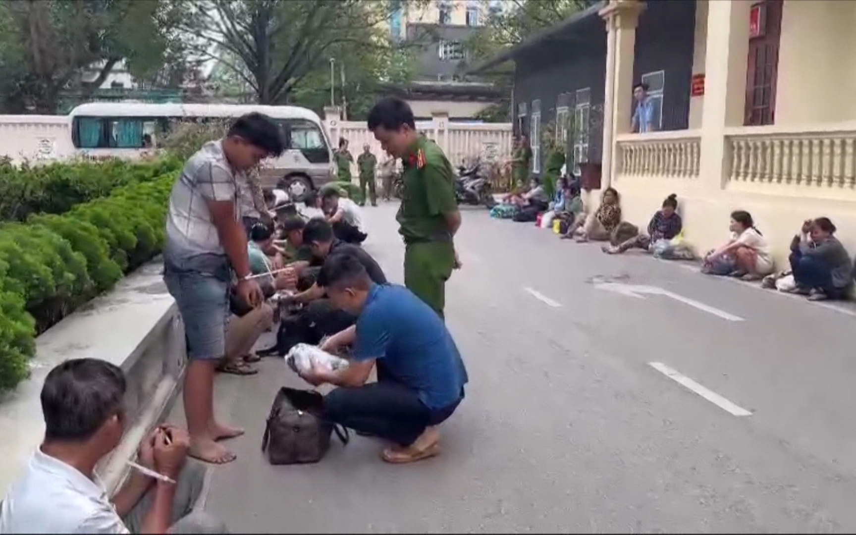 Clip: Giải cứu hàng trăm cá thể động vật quý hiếm suýt bị đưa lên bàn ăn, thả về tự nhiên