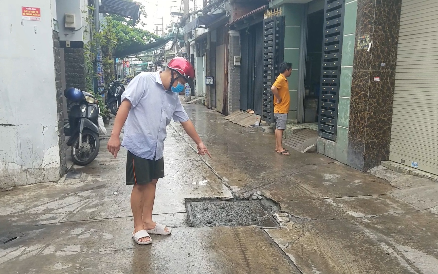 Công an đang điều tra vụ tai nạn xe máy nghi sụp hố ga khiến 2 người thương vong ở TP.HCM