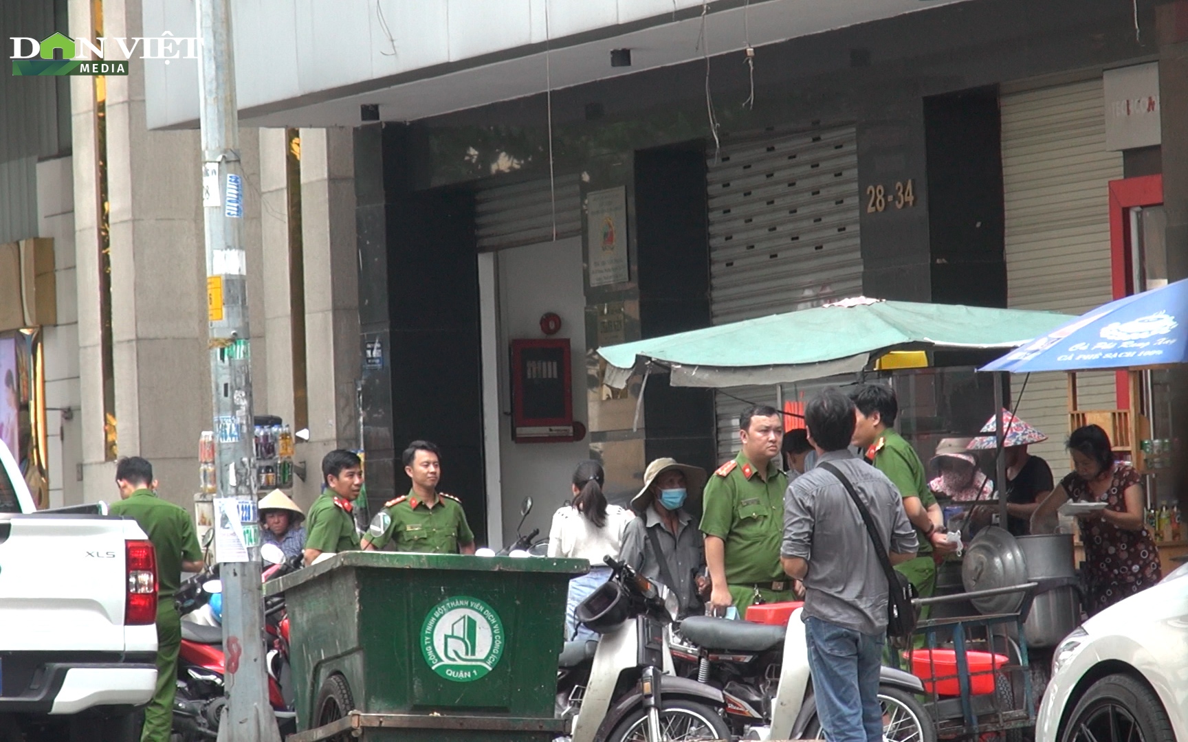 Video: Nhiều xe công vụ và công an đang khám xét một công ty nghi có hoạt động cưỡng đoạt tài sản 