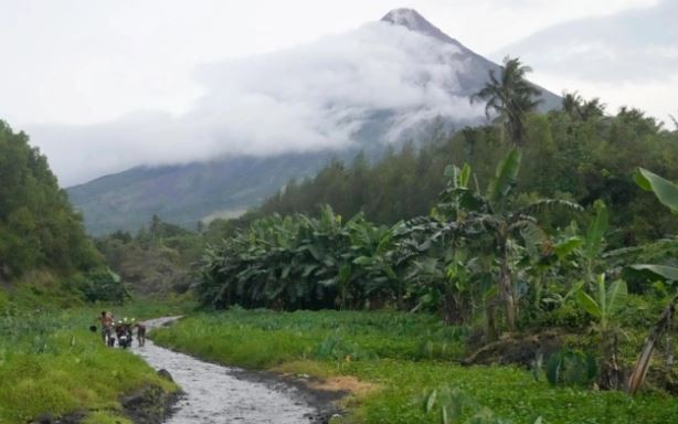 Clip: Hơn 1.600 người bị nhiễm trùng đường hô hấp do núi lửa phun trào ở Philippines 