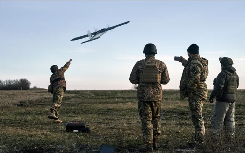 Clip: Ukraine sơ tán lính bị thương bằng phương pháp chưa từng thấy