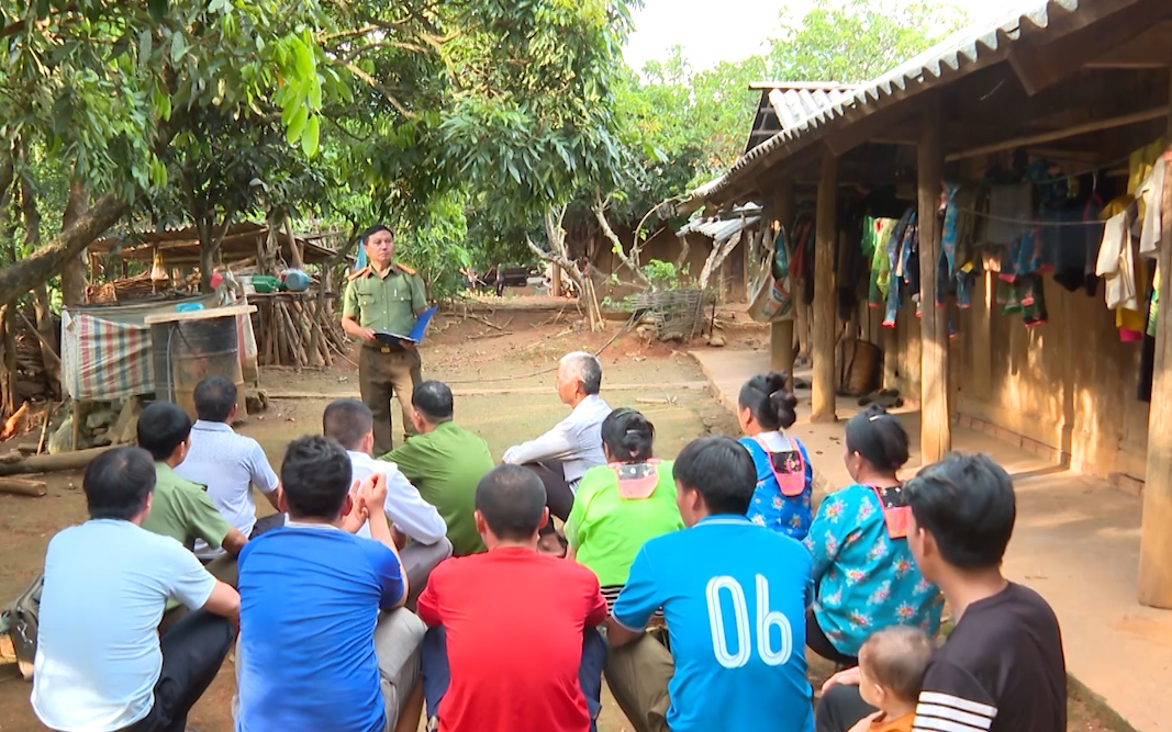 Cán bộ công an cùng ăn, cùng ở, cùng làm, cùng nói tiếng dân tộc với bà con vùng cao