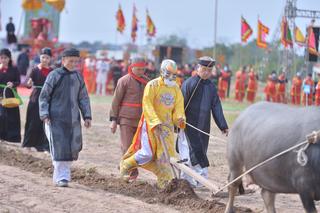 Hà Nam: Lão nông 75 tuổi được lựa chọn đóng vai vua trong lễ hội Tịch điền Đọi Sơn năm 2025